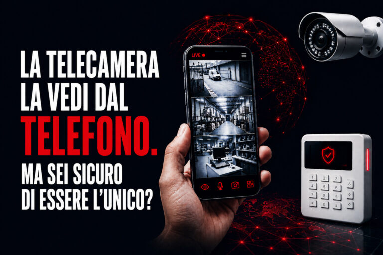 Una mano che regge uno smartphone da cui viene sorvegliato un locale dotato di dispositivi di videosorveglianza