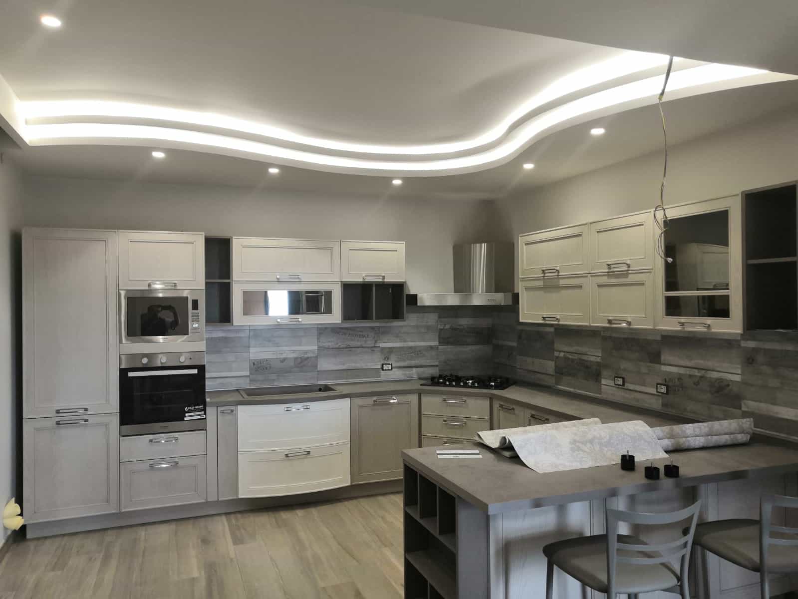 Cucina con sistema a illuminazione led